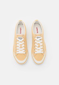 Levi's® LS2 - Sportcipő - light yellow
