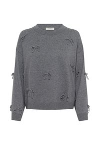 Siv pulover iz pletenine z dolgimi rokavi, z majhnimi rahlo izbočenimi vzorci metuljčkov na sprednji strani in rokavih, z rebrastimi manšetami in robom ter okroglim izrezom na vratu.