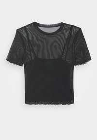 Crop top court noir à manches courtes en maille transparente superposé à un débardeur noir uni ajusté avec des bords volants aux manches et à l'ourlet.