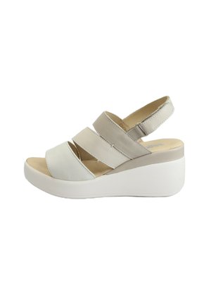 Sandalo wedge con cinturini in pelle bianca e beige, punta liscia e suola in gomma bianca.