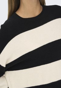 ONLY Stickad tröja - black