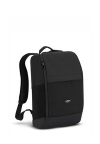 Mochila rectangular negra con correas acolchadas, bolsillos laterales y un compartimento con cremallera en la parte frontal, etiquetada "Larkson Hamburg".