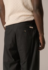 Thumbnail Image 4