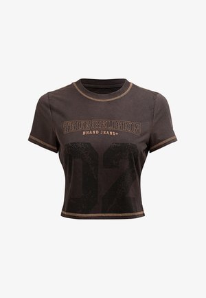Korte zwarte t-shirt gemaakt van katoen met een ronde hals, met het "TRUE RELIGION" logo en de "02" grafiek in donkere zwarte tinten. Accentstiksels.