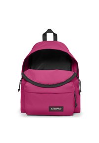 Sac à dos rose avec un intérieur noir, doté d'une fermeture éclair et de bretelles réglables. Texture lisse avec une étiquette logo à l'avant.