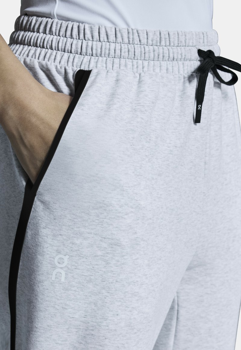 On STUDIO JOGGERS - Teplákové kalhoty - crater