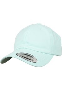 Helle mintgrüne Baseballmütze aus Baumwolle, mit einem gebogenen Schirm, verstellbarem Riemen auf der Rückseite und einem Stoffetikett auf der Vorderseite.