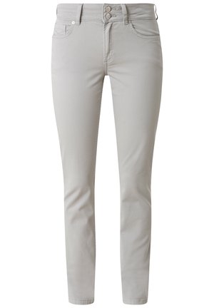 Pantalon slim gris clair avec deux poches avant, passants pour ceinture et fermeture double bouton à la taille.