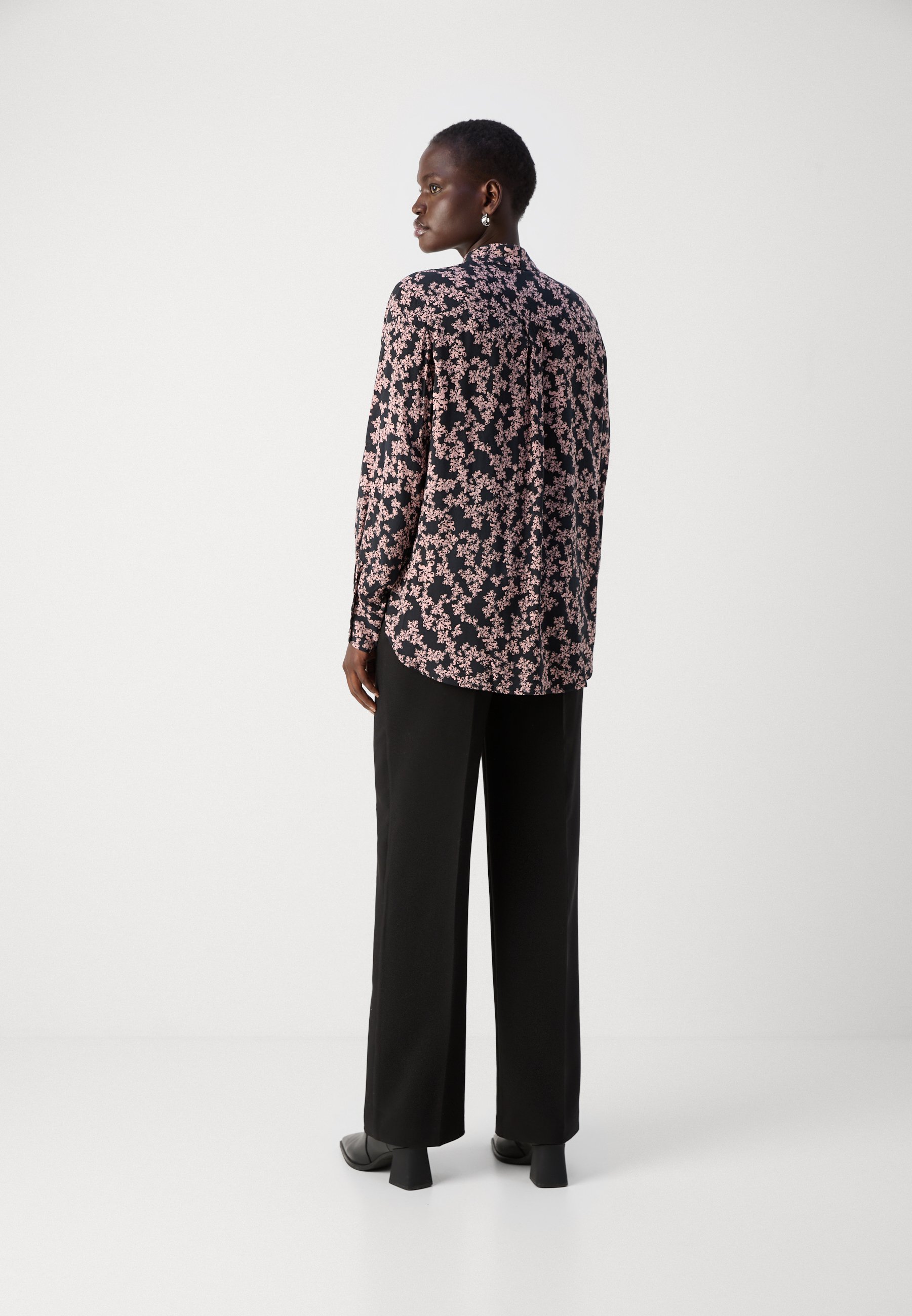 売れ筋商品|||スコッチアンドソーダ シャツ レディース トップス PRINTED RELAXED FIT SHIRT - Button-down blouse - dusty red 180037_401_MDL_CRP_grande.png?