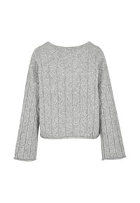 Šedý pletený svetr s copánkovým vzorem, širokými rukávy a kulatým výstřihem. Krátká délka a měkká textura.