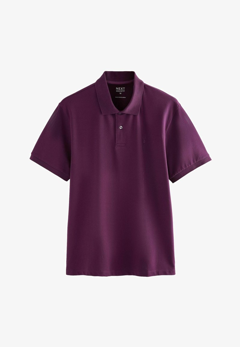 Tricou polo violet cu mâneci scurte, guler, fenta cu două nasturi și detaliu subtil cu logo pe piept. Material neted, ușor.