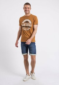 Ritchie Jeans T-shirt imprimé - camel
