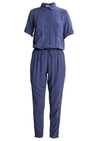 Marinblå, kortärmad jumpsuit med krage, två bröstfickor, elastisk midja och avsmalnande ben i ett mjukt, lätt tyg.