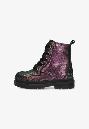 Lederen enkellaarsjes met veters, voorzien van een glanzende, multiculaire glitters bovenkant met zwarte accenten, een gestructureerde zool en decoratieve teal stippen op de hak.