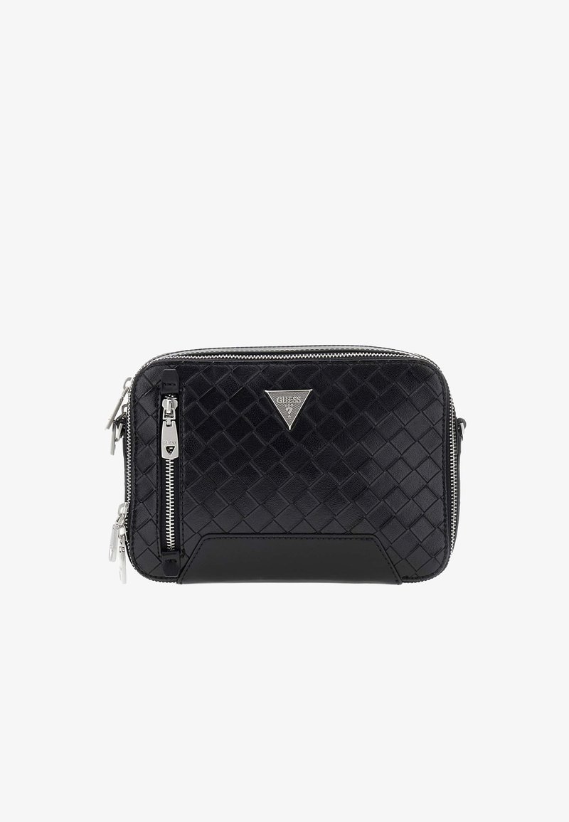 Sac bandoulière rectangulaire noir en cuir matelassé avec fermetures éclair argentées et plaque logo Guess centrée à l'avant.