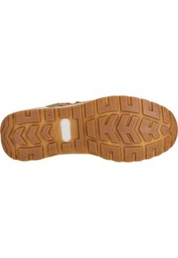 Semelle en caoutchouc marron avec un motif de grip texturé, dotée d'une accentuation blanche et de bandes prononcées pour une traction améliorée.