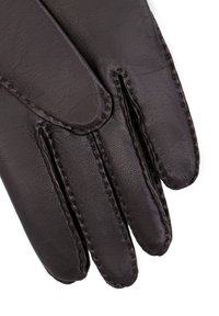 Gants en cuir noir avec une finition lisse, dotés de coutures soignées et de fentes pour les doigts bien distinctes. Le design est pratique et ajusté.