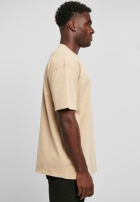 Urban Classics OVERSIZED GARMENT DYE TEE - Základné tričko - unionbeige