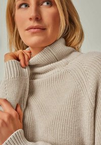 YOU LOOK PERFECT EVE - MERINO KNIT SWEATER WITH STAND-UP COLLAR - Strickpullover - beige
