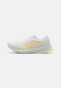 adidas Performance SUPERNOVA RISE - Chaussures de running sur route - footwear white/zero metallic/almost yellow