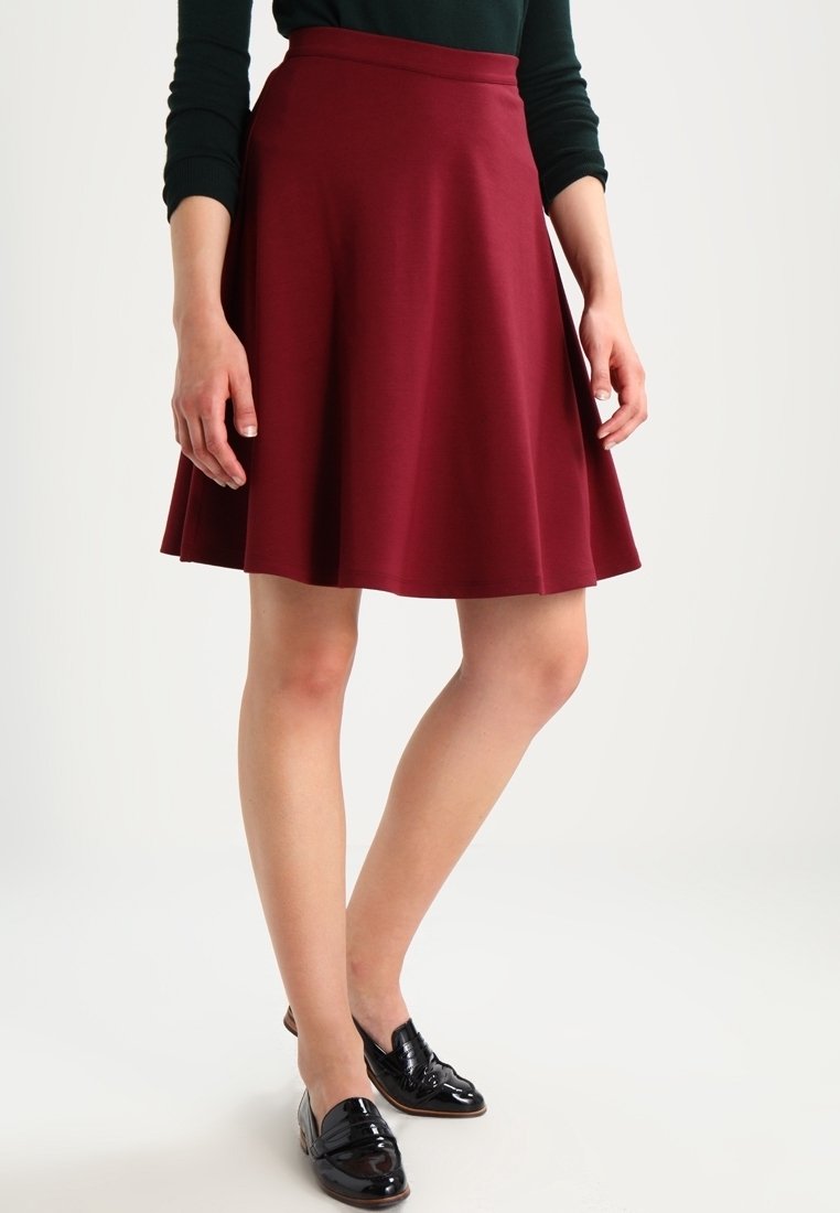 Zalando Essentials Falda acampanada - bordeaux