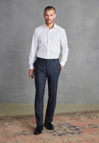 Next - SIGNATURE TRIMMED DOUBLE CUFF SLIM FIT - Drugo - white Miniaturna slika 1