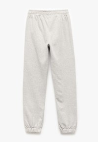 Ljust grå sweatpants i mjukt tyg, med elastisk midja och elastiska mudd vid anklarna, som ger en avslappnad passform.