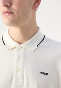 HUGO DERRIKO - T-shirt à manches longues - natural