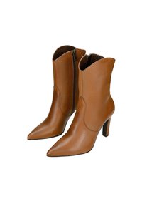 Hnědé kožené kotníkové boty s špičatou špičkou, úzkým designem a bočním zipem. Mají středně vysoký podpatek a hladkou texturu.