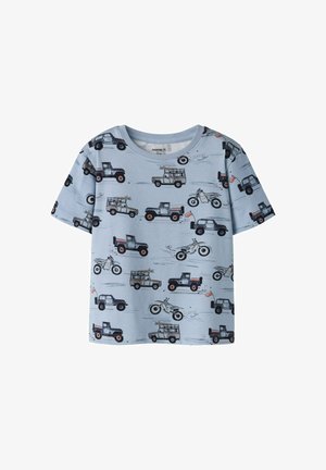 Hellblaues kurzärmliges Kleinkindhemd mit schwarzem und dunkelblauem Offroad-Fahrzeug- und Motorradmuster.