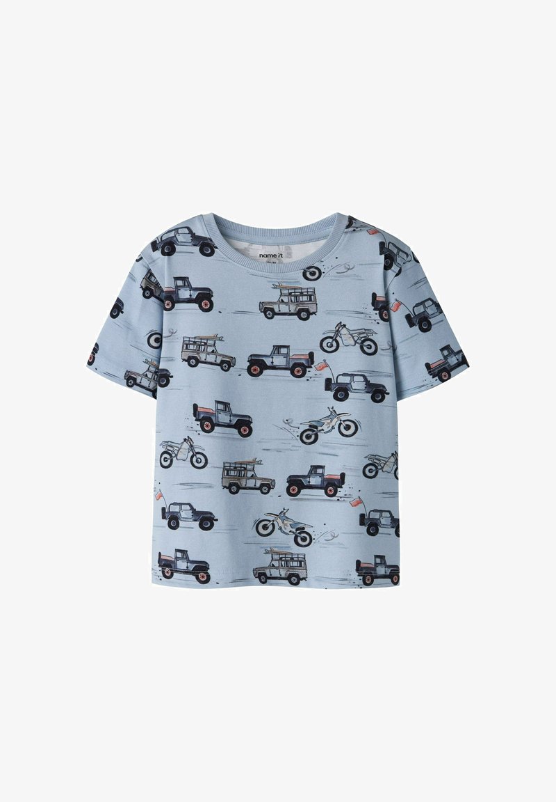 Chemise bleu clair à manches courtes pour tout-petit avec motif de véhicules tout-terrain et motos noirs et bleu foncé.