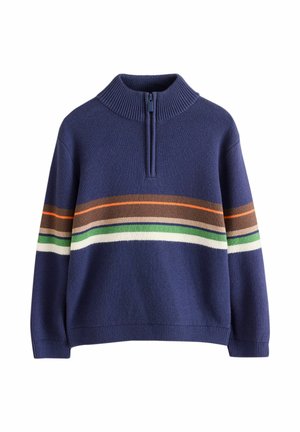 Granatowy dzianinowy sweter z półzamkiem i poziomymi paskami w kolorach pomarańczowym, brązowym, kremowym i zielonym na klatce piersiowej i rękawach.