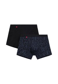 Dwie pary męskich slipów. Jedna jest w kolorze czarnym, a druga ma ciemnoniebieski abstrakcyjny wzór. Obie mają miękką gumkę w pasie z czerwonym logo.