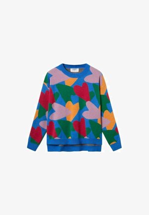 Strickpullover mit blauem Grund und großen, mehrfarbigen Herzen in Rot, Grün, Orange und Pink, Rundhalsausschnitt und geripptem Saum.
