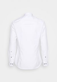 Valkoinen pitkähihaisvuori, mukautettu malli, puuvillasekoitekangas, napit hihansuissa, sileä pinta, hienovaraisesti muotoiltu takaselkäkaistale.