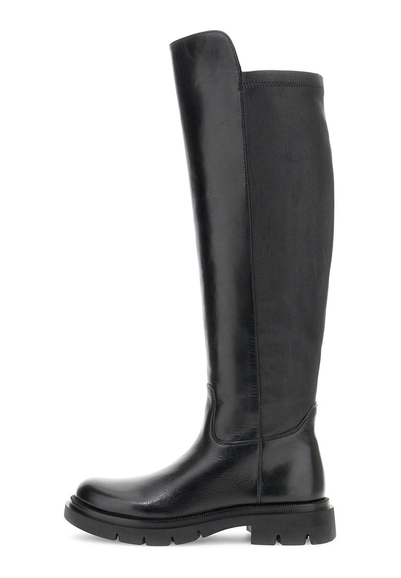 Wysokie czarne skórzane kozaki z zaokrąglonym noskiem i grubą podeszwą, gładkie wykończenie i wysokość do połowy łydki, widok z boku na białym tle.