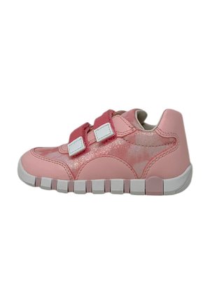 Scarpe sintetiche rosa con due cinturini regolabili, tomaia testurizzata e suola in gomma bianca con un design segmentato.