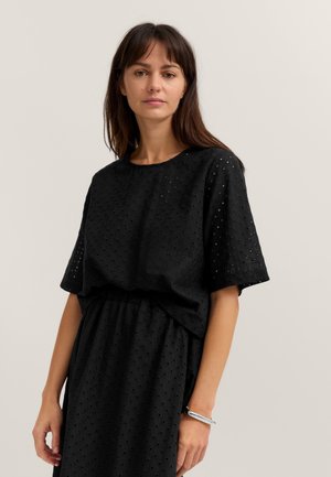 bugatti, BUGATTI DAMEN BLUSE KURZARM MODERN FIT MIT LOCHMUSTER - Bluse - schwarz