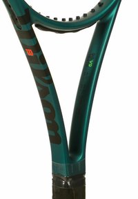 Racchetta da tennis color teal con logo nero, una struttura affusolata e un'impugnatura liscia. Le caratteristiche includono dettagli sulla dimensione della testa e sul modello delle corde.