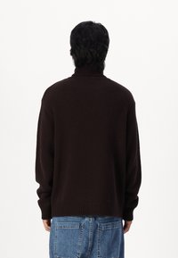 Selected Homme SLHCODY RELAXED ROLL NECK - Camisola - chocolate torte