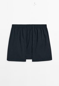 Boxers en coton bleu foncé avec une ceinture élastique, présentant une ouverture à braguette et un tissu léger au toucher doux.