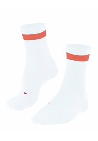 Chaussettes de cheville en coton blanc avec une bande rouge en haut. Comprend un petit logo rouge sur le côté. Matériau texturé avec une finition lisse.