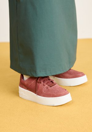 AF1 SAGE - Sneakers laag - red sepia