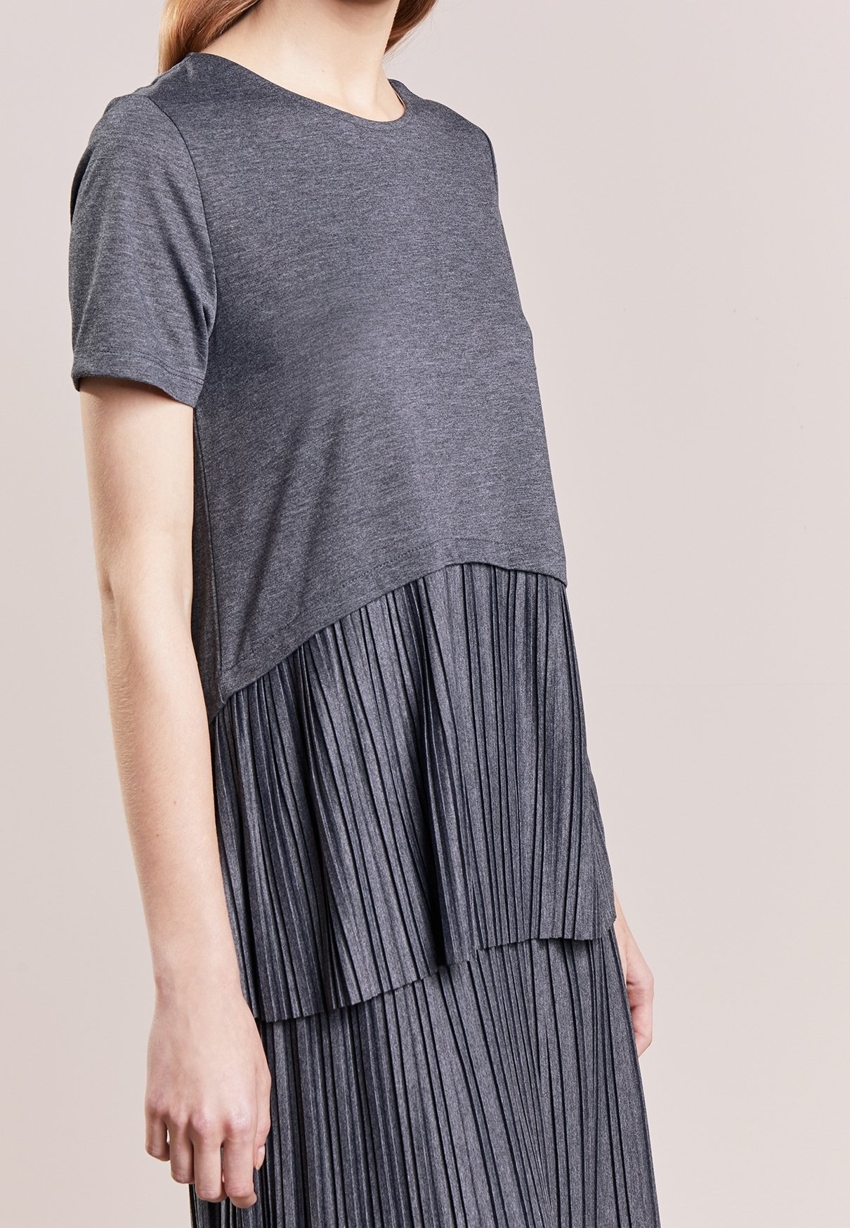 Haut Femme Taille L - Manches, Col Et Bas En Satin Gris Imprimé - Comme Neuf