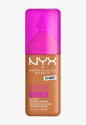 NYX Foundation-Flasche mit einem weich-matten, honigfarbenen Flüssigton. Verfügt über eine zylindrische braune Basis und einen lebhaften pinken Deckel, beschriftet mit Produktdetails.