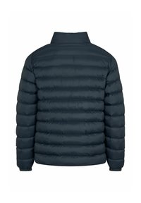 Tumesinine tikitud sulejope horisontaalse õmblusega, pikkade varrukatega ja lühikese seisva kraega, vaadatuna tagant.