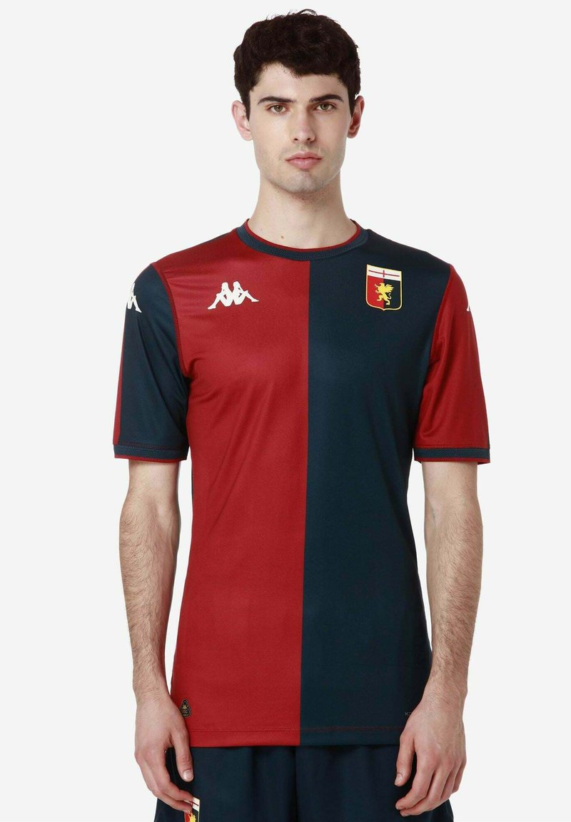 Pánska dresová košeľa s krátkym rukávom, rozdelený dizajn s tmavo modrými a gaštanovými sekciami. Obsahuje logo Kappa a emblém klubu na ľavej hrudi.