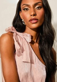 Lipsy REGULAR FIT HOTFIX ONE SHOULDER BOW - Pluus - pink
