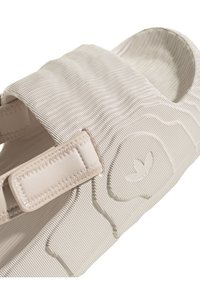 adidas Originals ADILETTE 22 XLG - Sandále na platforme - putty mauve/putty mauve/putty mauve