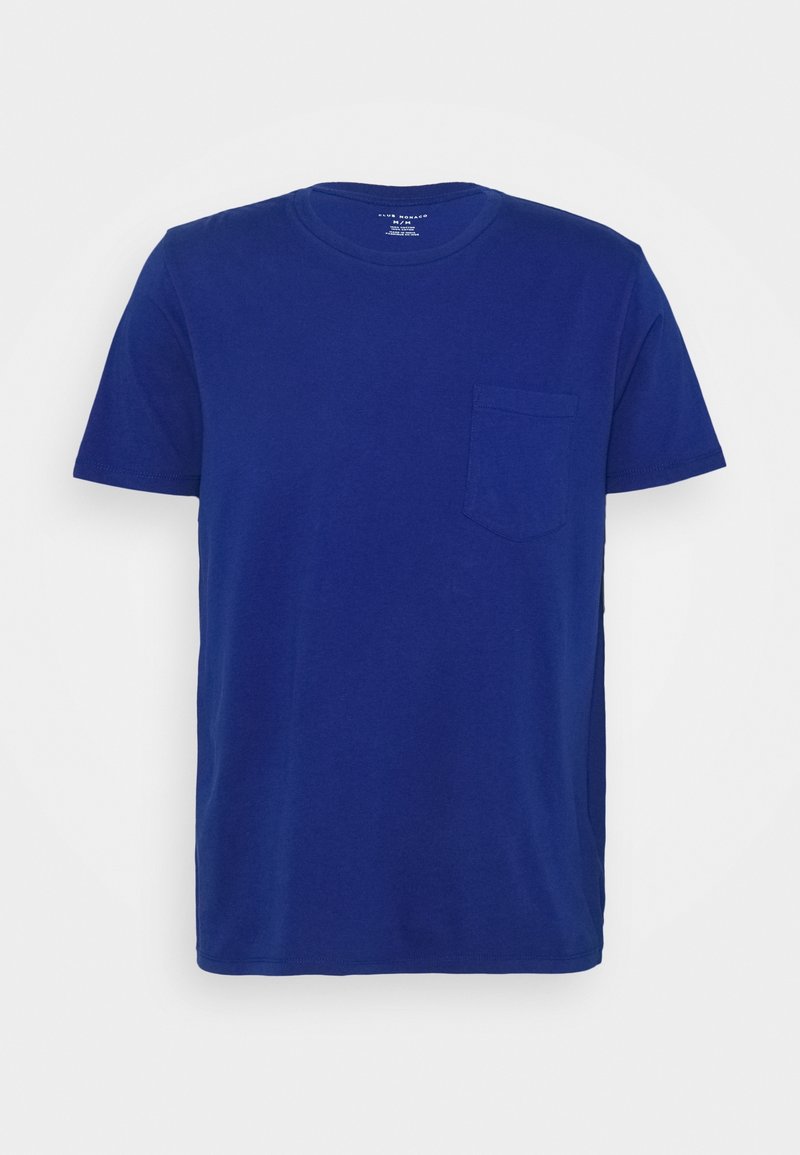 En enkel royalblå kortärmad T-shirt med rund hals och en liten bröstficka på vänster sida, uppvisad mot en vit bakgrund.